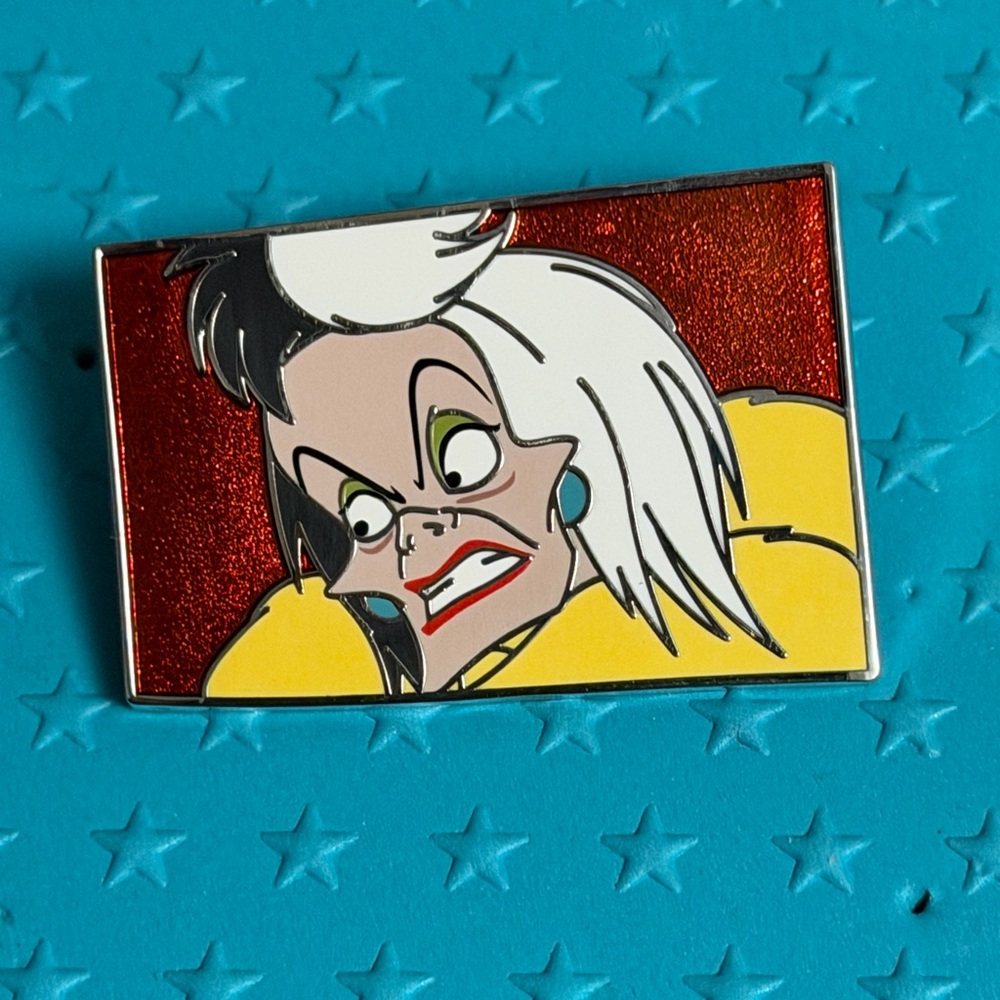 Disney 101 dalmations 65th anniversary puzzle Cruella de Vil Enamel Pin